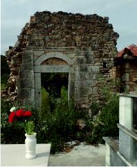 Ruined arch