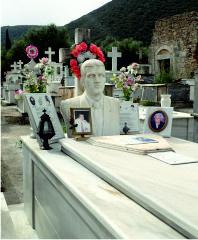 Elaborate graves