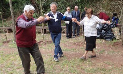 Circle dancing